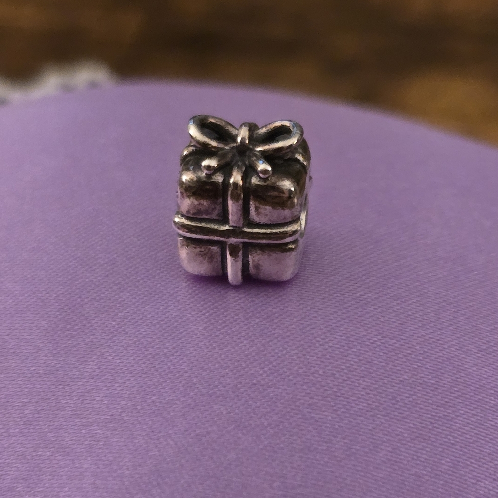 Pandora Gift Box Charm